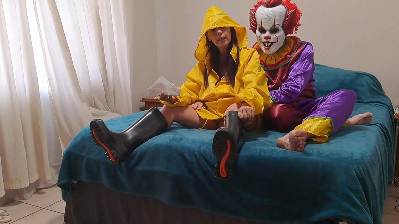 Exotic Tracy: Mrdková Děvka Jí Pennywise Sperma Z Její Kundičky Lžící