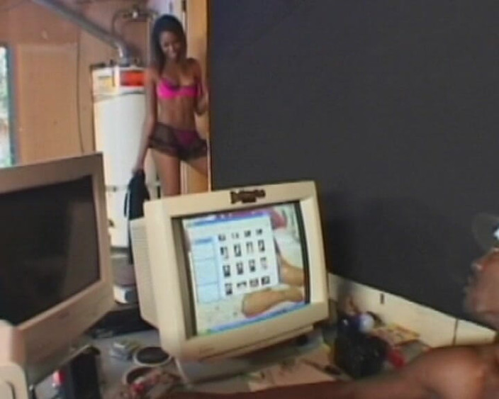 Planete Francaise: Найкрасивіша чорношкіра французька красуня катається на величезному великому чорному члені