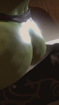 Tre ork futa scopano duro in una casa abanodned