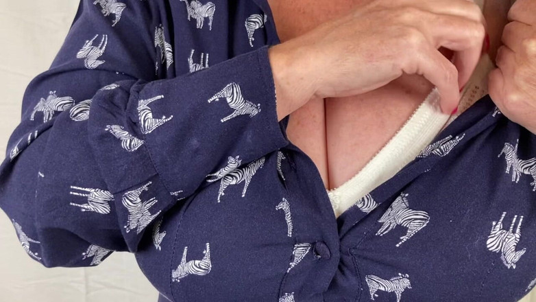 Mr MF: ヴィンテージのコルサレットに脱ぎ捨てる成熟した足の夫人