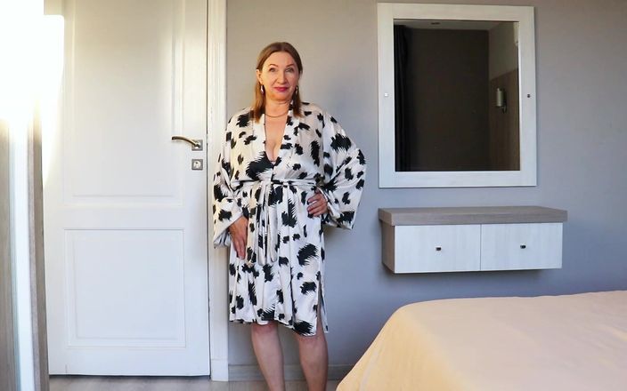 MariaOld: Vaše macecha vás přistihla při masturbaci a líbilo se jí...