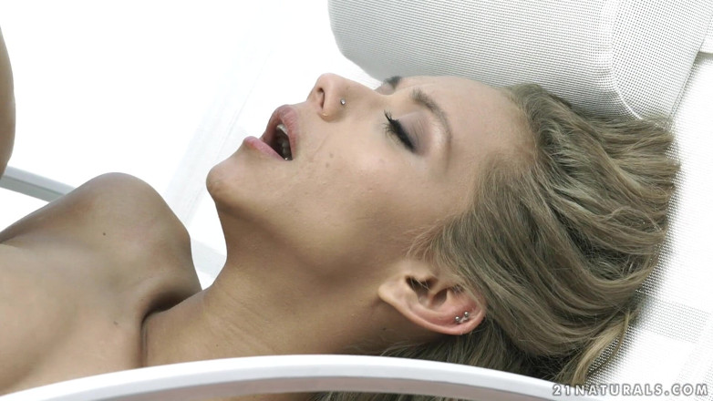 21 Naturals: 21naturals - la rutina matutina anal de Veronica Leal