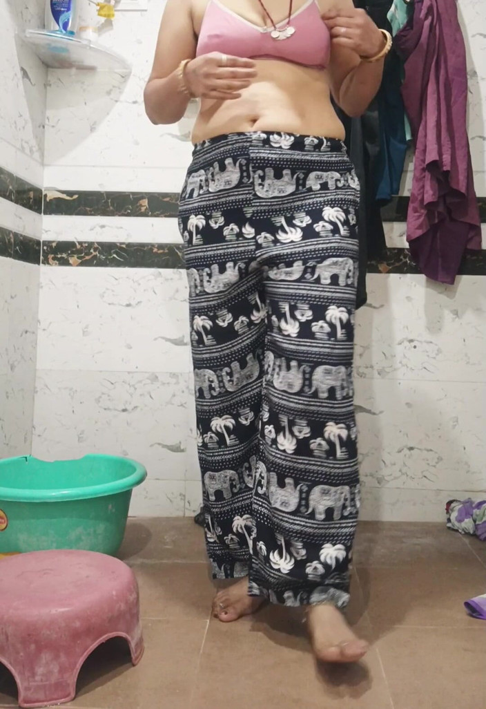 Priyahot77: Priya Bhabi stor röv sexig kropp video shoot