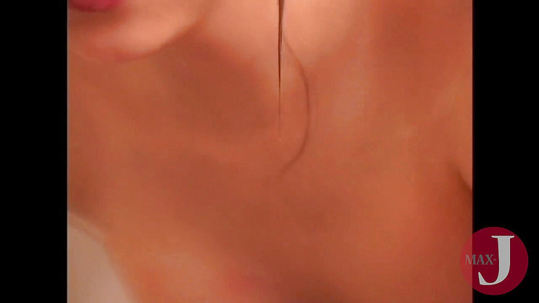 Asian happy ending: Сногсшибательная азиатская девушка скачет на большом ванном в ванной