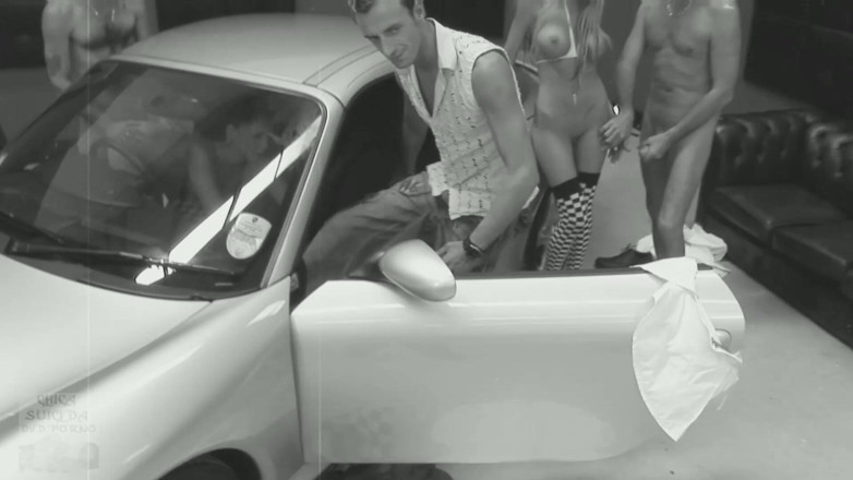 Chica Suicida DVD: Klassieke Vanessa en Stacey neuken 3 jongens over de auto
