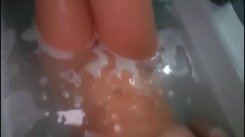 Gonna make you squirt: Explorant tous mes fantasmes sexuels à 18 ans, je me déshabille dans...