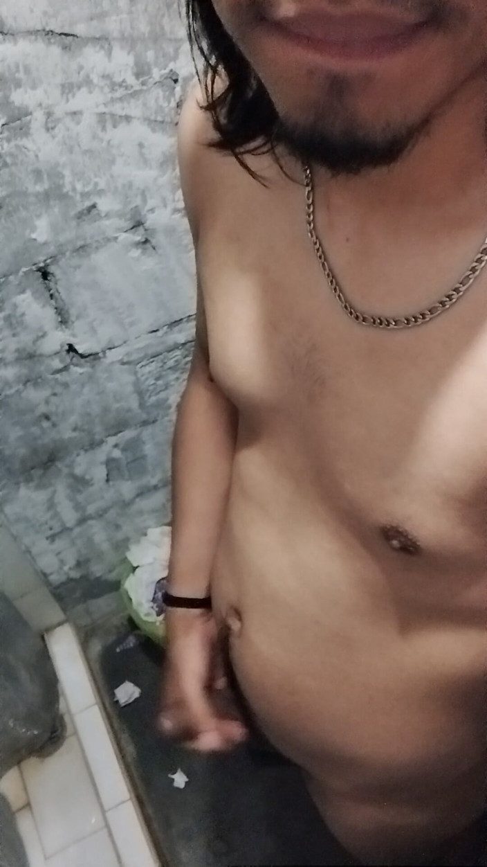 AlexAlejandro13: Eine Fantasie, nackt im Badezimmer zu sein