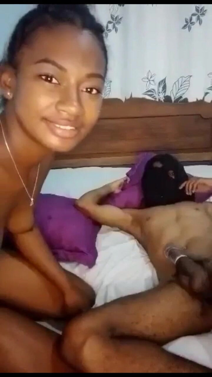 Kakazo shop: Lei lo succhia bene e ingoia il suo sperma alla...