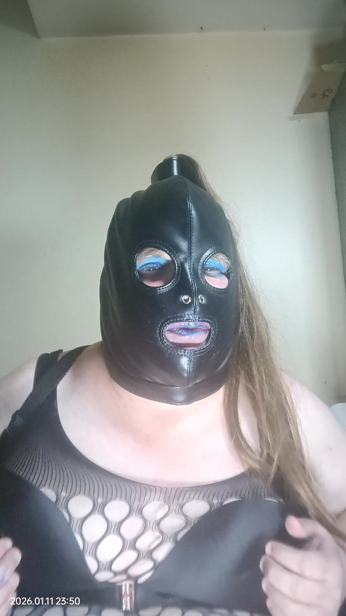 Stephanie-Nicole-TV: BBW TV Plays with Her Nipples Through Fishnet Body Stocking.