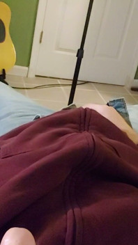Tek kamera açısıyla her yerime işiyorum ve sonra mastürbasyon yapıyorum