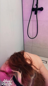 Německá Sprcha JOI - Sání Robertku a Odpočítávání Obličeje