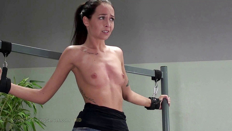Spanking Server: बहिन स्तन कोड़ा 2009