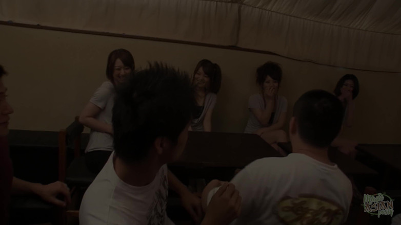 Magic Asian Pussy: Es war eine Art Camp unter einem großen Zelt, in...