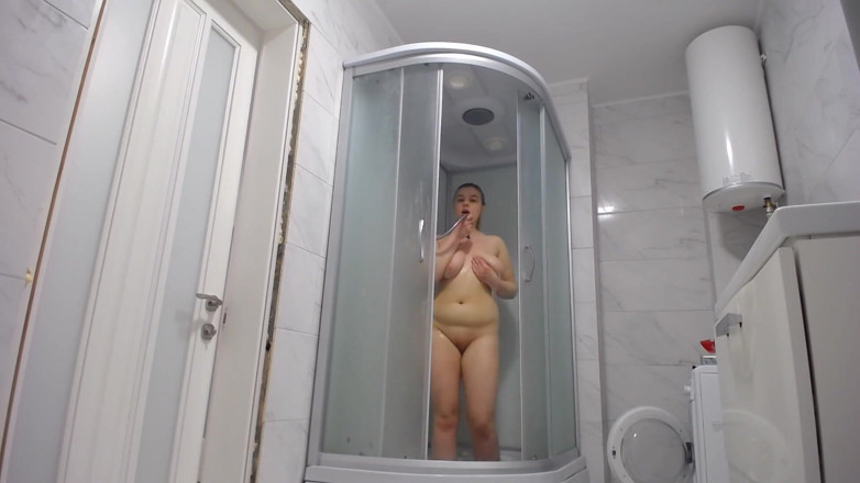 JuiceLussie: Masturbation sous la douche
