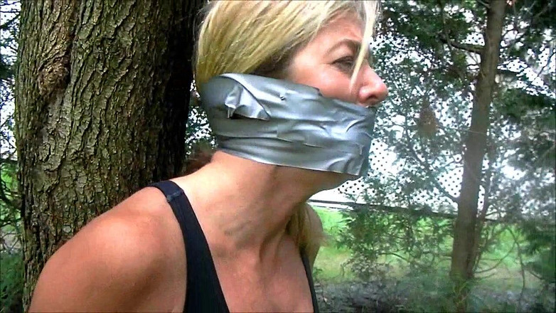 Selfgags classic: 抢夺熟女慢跑者！