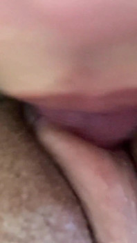 POV Close-up Pijpbeurt Van Een Grote Lul Opgewonden Clitoris