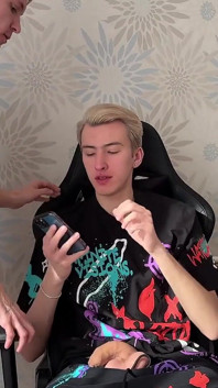 Volles video-typ mit großem schwanz fickte süßen twink und brachte ihn zum orgasmus