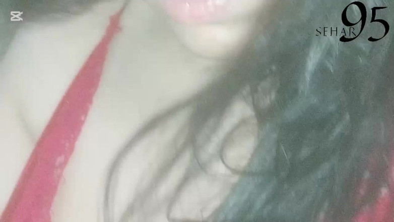 sehar95: Gros plan en lingerie rouge