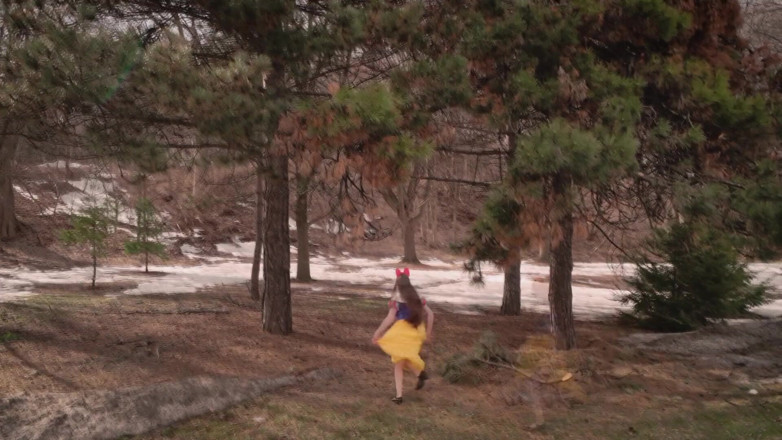 Cosplayground: Hazel Moore dans le rôle de Blanche-Neige squirte sur Bianca...