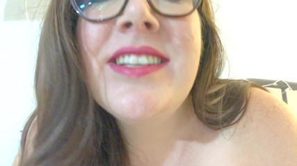 cutejayne: Shrunken en masturberen op je stiefmoeder