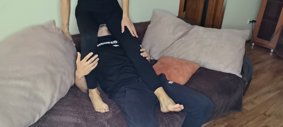 Milalika: I Sat on His Face in Leggings.