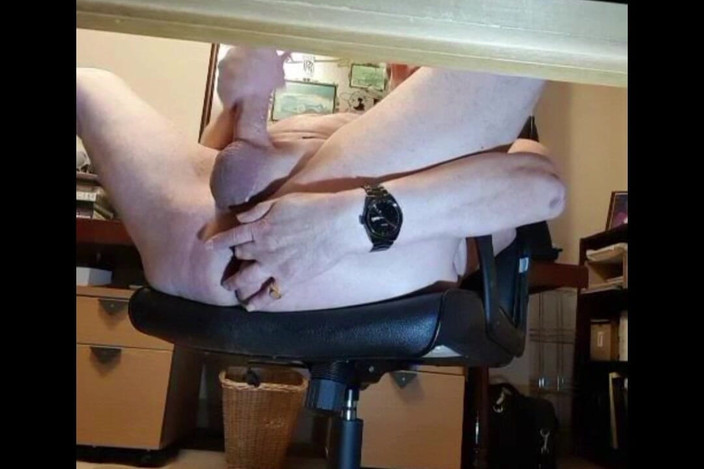 Alan in London studio: Снова дрочит в видео от первого лица 2