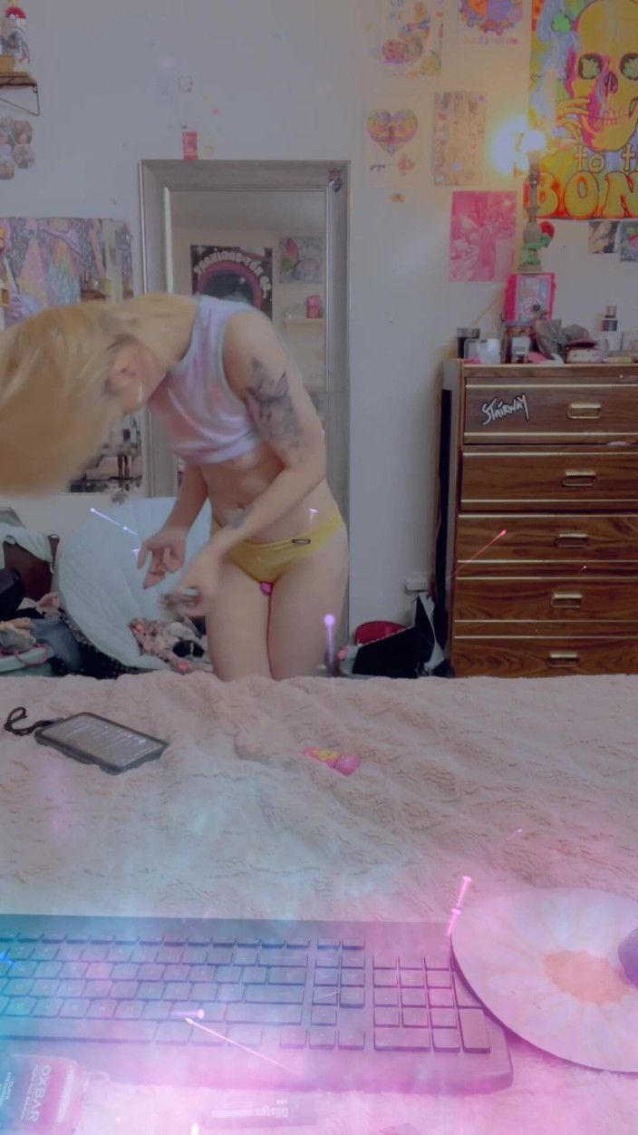 IMt the one u want: Сексуальная молодая сучка тверкает