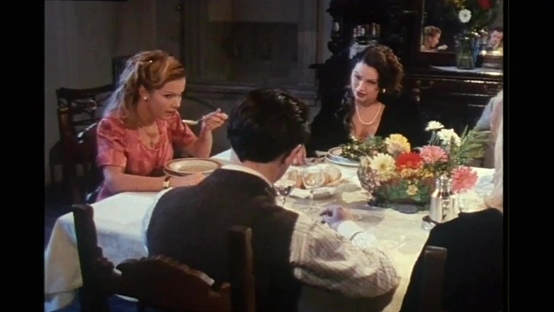 Vintage megastore: 热辣的短发荡妇吮吸鸡巴并射在嘴里