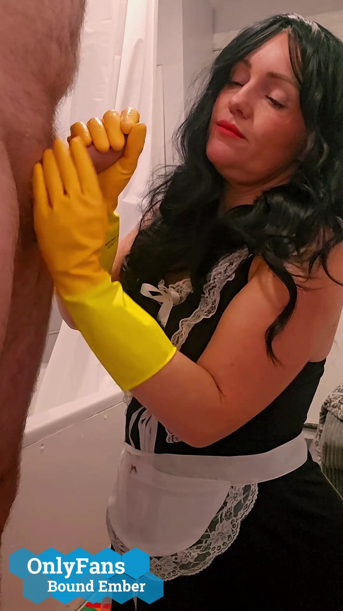 Bound Ember: Pembantu super semok diikat pakai ember, ngocok kontol tamu hotel...