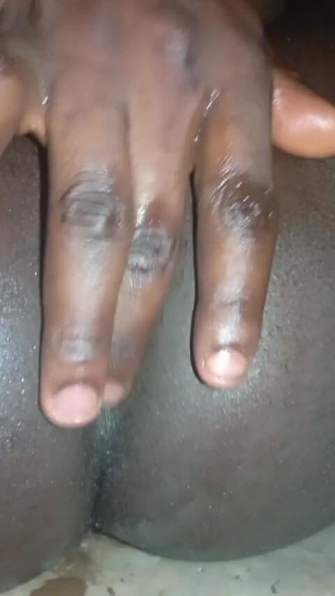 Africatrans: エボニーVIPが彼のTガールを激しく抱く。