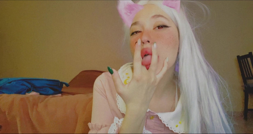 Bambietta Valentain: Hot anime girl sucking her beautiful fingers
