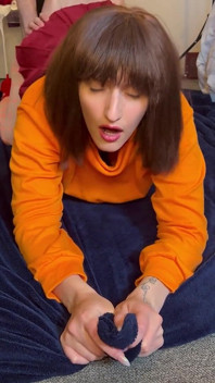 Velma are parte de o mare surpriză și a plecat cu o ejaculare înăuntru picurând