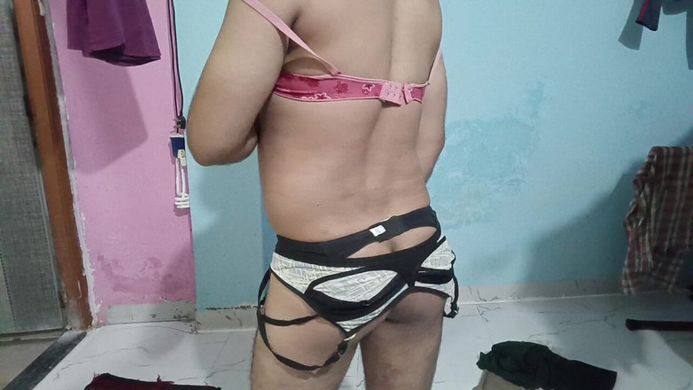LovedSunsine1990: Mặc bikini của vợ và bây giờ là lúc để loại...