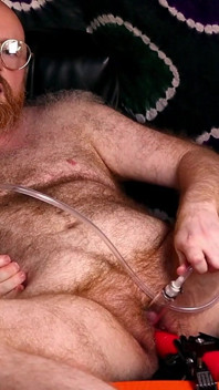Pump 'n' Stoß - Ftm / trans bear pumpt und fickt die fotze seines mannes