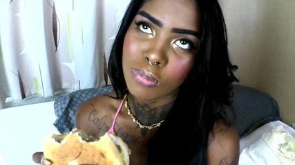 Solo Austria: Ebony teen hamburger eating!