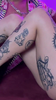 Tatoeages, haar en natuurlijke geilheid: Dlouise stelt zich open voor Nego Catra