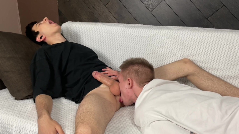 Ethan Lestray: Aku mengisap kontol cowok muda