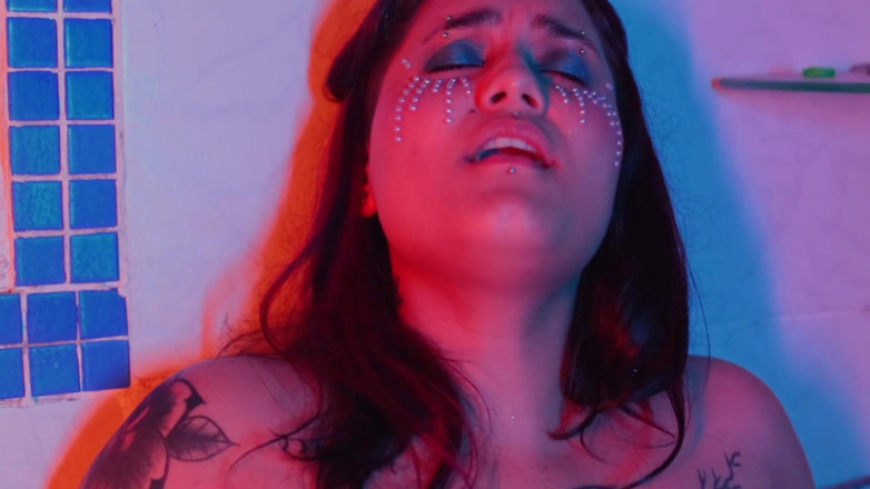 Quente club: The Shadows That Inhabit Me