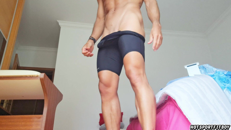 Hotsportfitboy: 큰 자지 사정 3번 + 스포츠 반바지에 내 정액 핥기