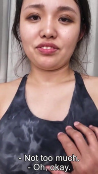L'insegnante di yoga hina chinen nella sua prima esibizione porno