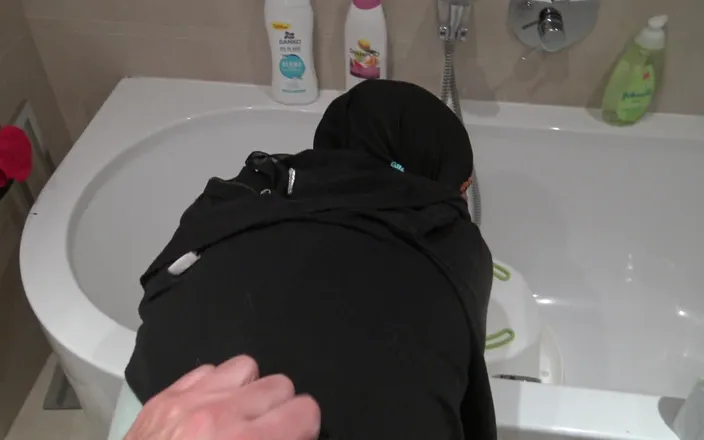 Souzan Halabi: Perverted British Man Fucks His Muslim Cleaning Maid