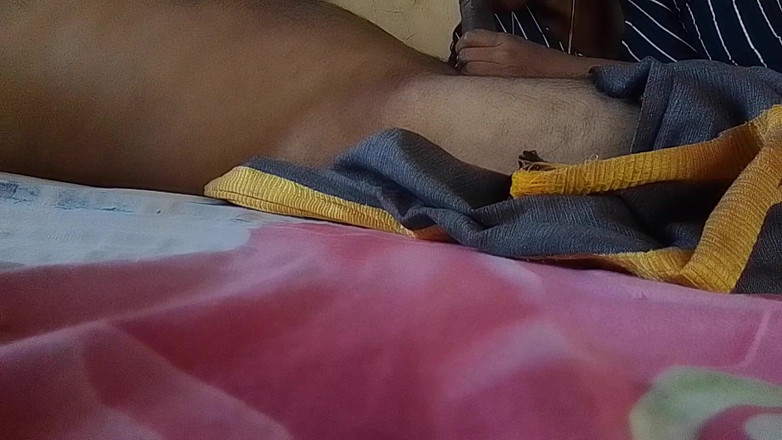 LEGSCOUPLE12: 一个住在泰米尔纳德邦的马来亚妇女用嘴按摩她丈夫的