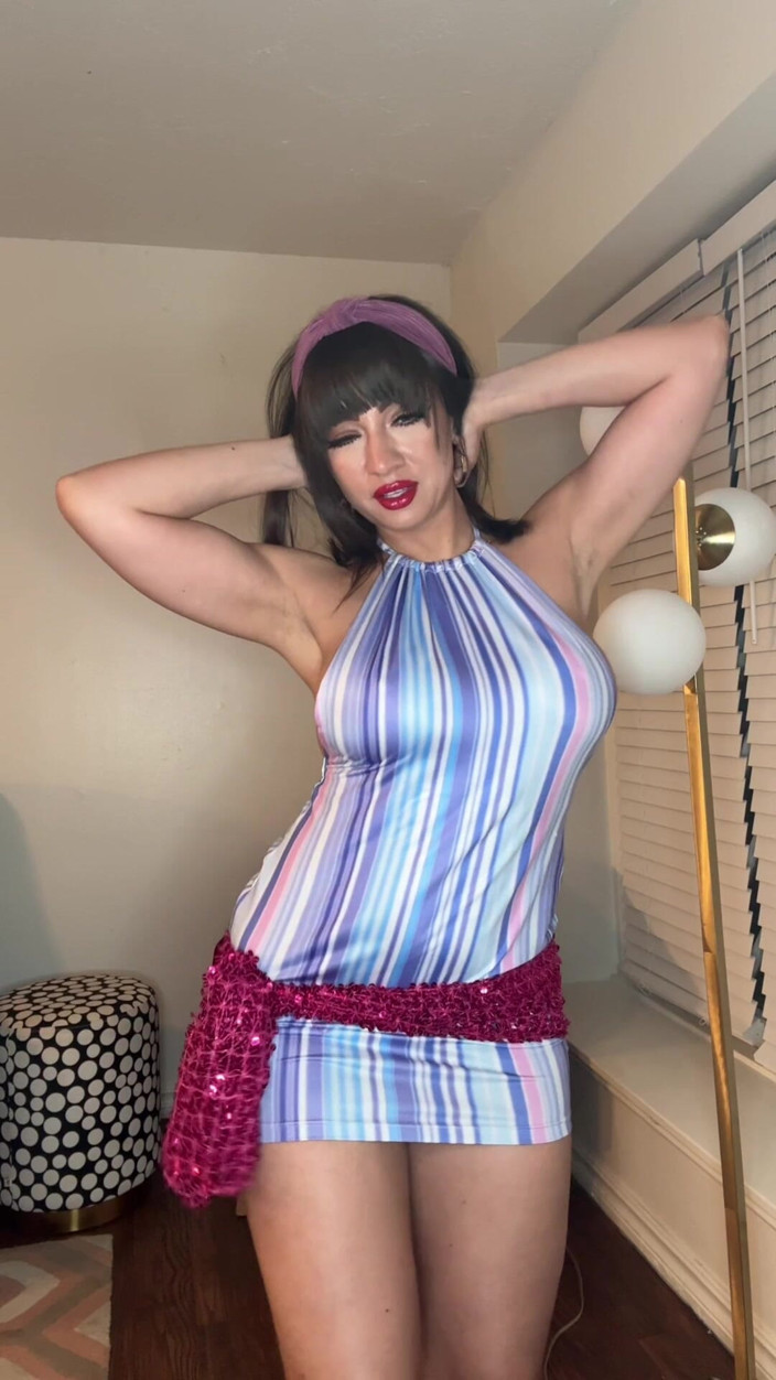 Sasha Pearl: MILF Mesir Sasha Pearl dalam striptis Bellydancing