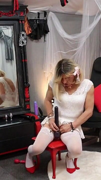 Kadın kılıklı dee çifte sissygasm yapıyor