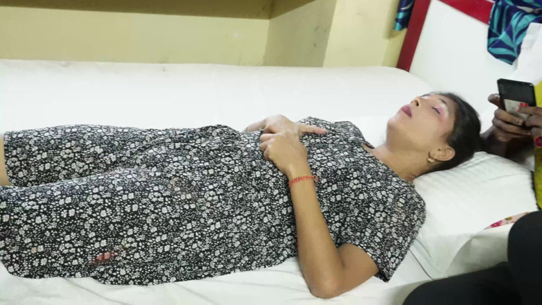 Xtramood: Büyük bir yaraklı doktor hastasını seks terapisiyle iyileştiriyor, sert seks