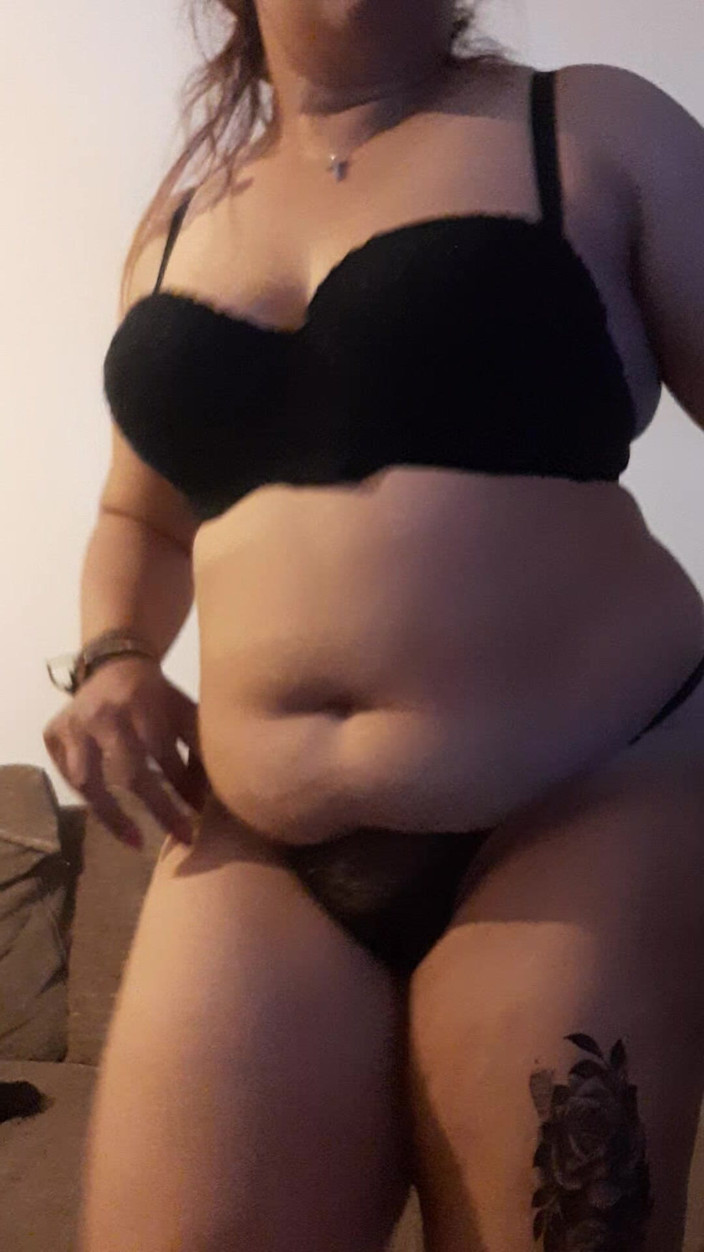 Gloriousshelly: Lexy entre chez le logeur