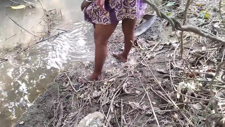 Pumi: Outdoor sex in my desi bhabhi