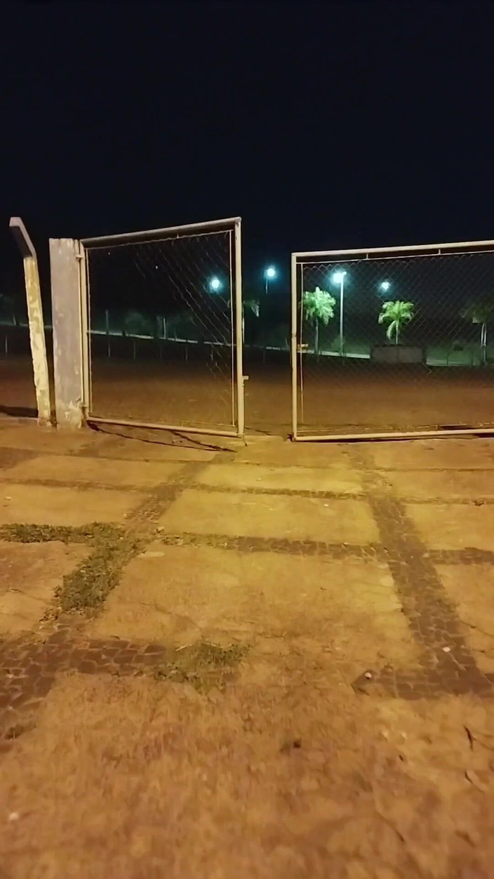 Marcosninfo: 足球队结束了比赛,我在场上大放异彩