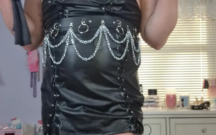 Victoria Lecherri: Satin, Fur and Leather!