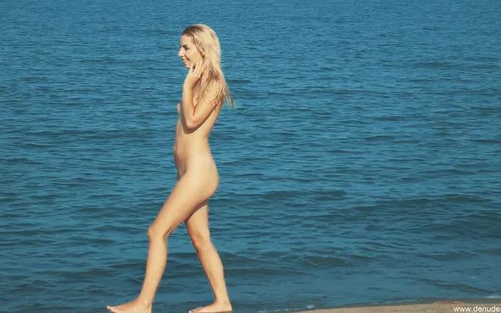 Denudeart: Beautiful Blonde Girl Whappy at the Beach